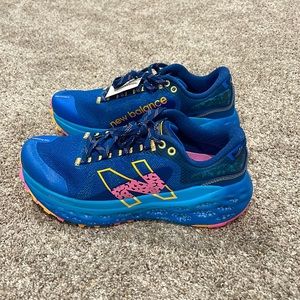 BRAND NEW women’s new balance shoes size 9.5